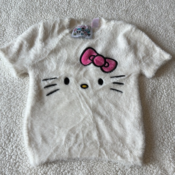 Forever 21 Other - Forever 21 Peter Pan collar Sweater Hello Kitty shirt